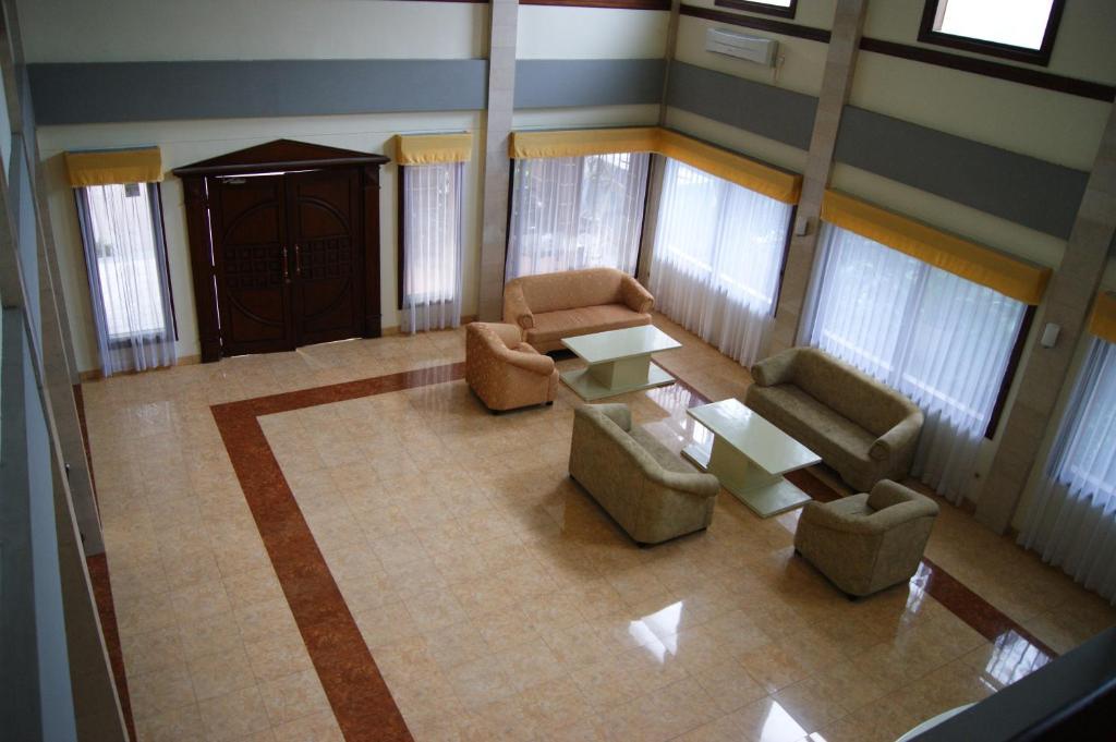 Grand Sumatera Hotel Surabaya Exterior photo