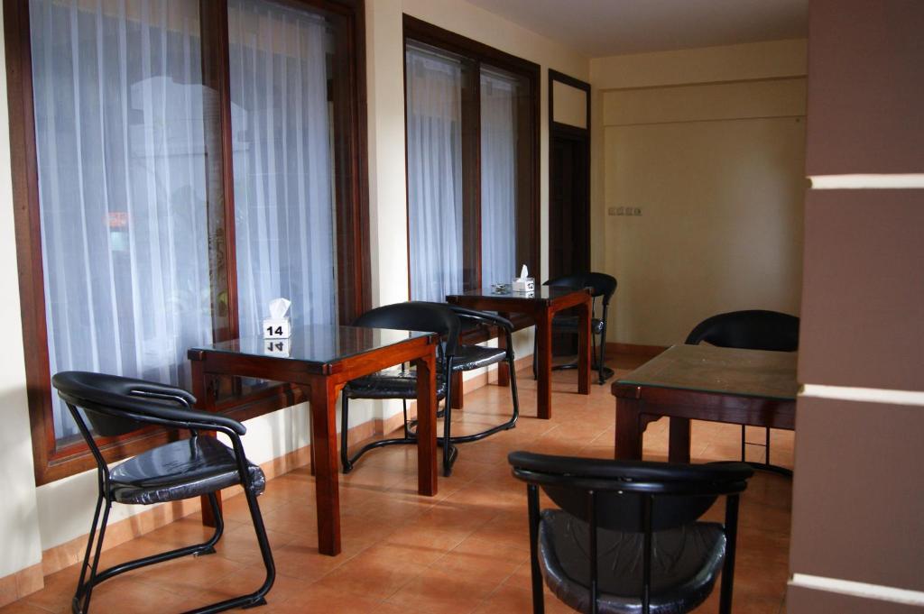 Grand Sumatera Hotel Surabaya Exterior photo